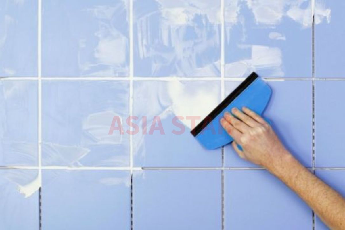 Miết vữa vào đường ron