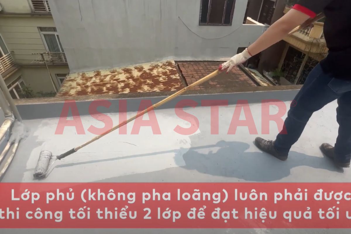 Thi công lớp PU thứ hai